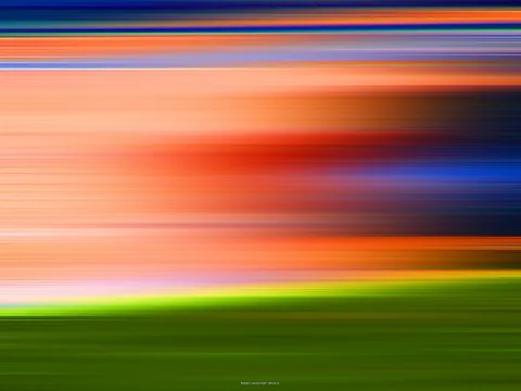 Abstrakte horizontale Schlieren in Orange, Rot, Blau und Violett über einer grünen Fläche am unteren Bildrand.