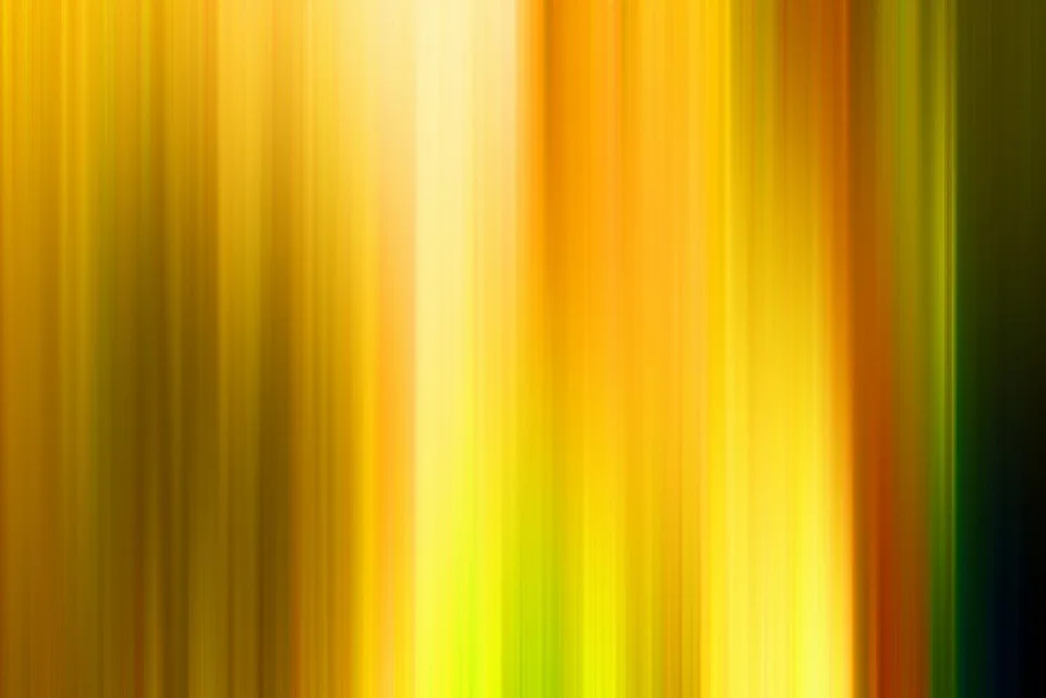 Abstrakte, senkrechte Streifen in Gelb, Orange und Grün, zur Mitte hin heller und an den Rändern dunkler.