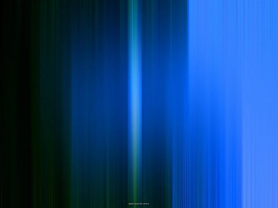 Abstrakte vertikale Schlieren in Blau und Grün, mit einem hellen türkisfarbenen Streifen in der Bildmitte und tiefschwarzen Rändern links.