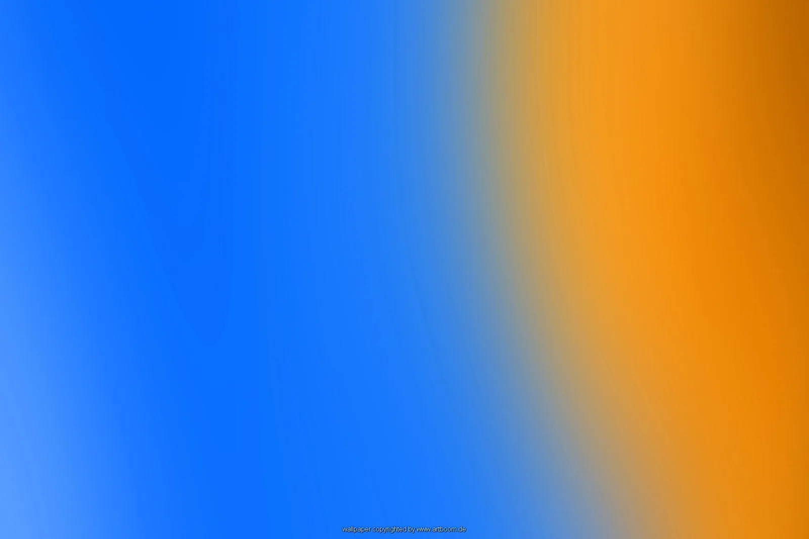 Weich verlaufender Farbverlauf: links dominiert kräftiges Blau, rechts geht es über einen unscharfen Übergang in warmes Orange.