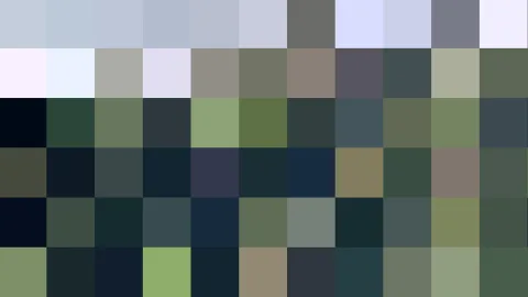 Abstraktes Mosaik aus quadratischen Pixelfeldern in gedämpften Blau-, Grün- und Grautönen, oben heller, unten dunkler.