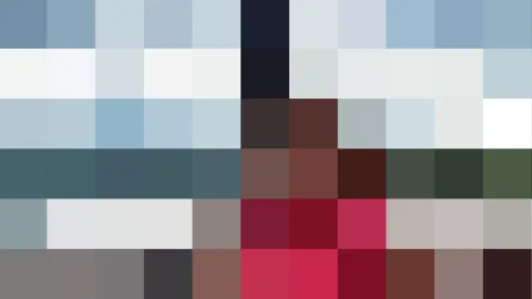 Abstraktes Raster aus großen, unscharf wirkenden Farbfeldern: oben blasse Blau- und Weißtöne, in der Mitte Grau und Petrol, unten Rot, Bordeaux und Grau.