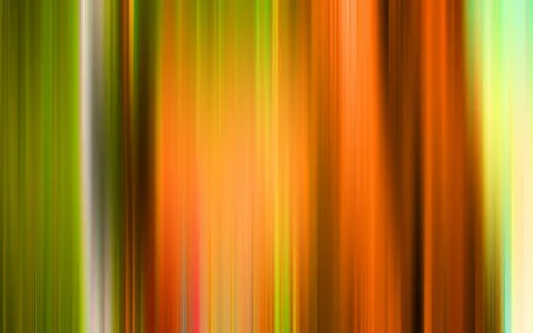 Abstrakte, vertikal verwischte Streifen in Grün, Orange, Braun und Gelb mit einem hellen weißlichen Streifen links der Mitte.