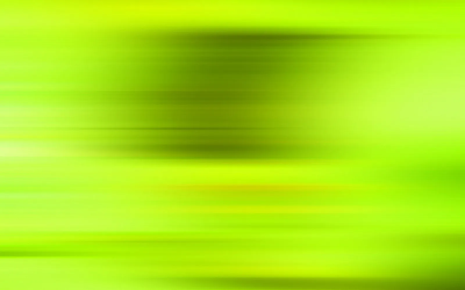 Waagerecht verwischte grüne Lichtstreifen mit einem dunklen Fleck in der Bildmitte