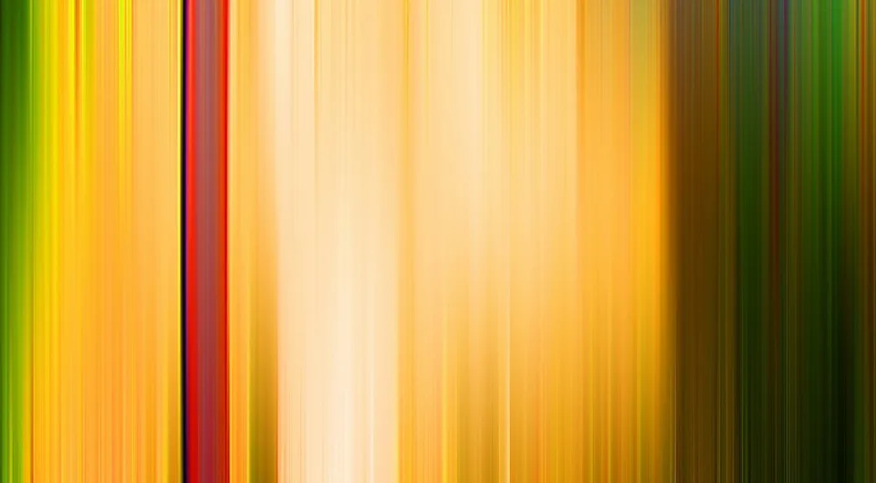 Abstrakte vertikale Streifen in Gelb, Orange, Rot und Grün, wie durch Bewegungsunschärfe entstanden.