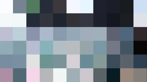 Abstraktes Mosaik aus quadratischen Pixelblöcken in Grau-, Blau- und Grüntönen, dunklere Blöcke oben und rechts, hellere Blöcke unten links.