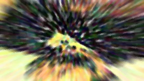 Abstrakte Komposition aus strahlenförmig angeordneten grünen, violetten, gelben und dunklen Farbschlieren mit grobem Pixelraster, im Zentrum ein heller gelber Fleck.