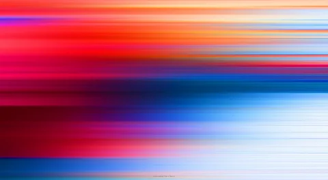 Abstrakte Komposition aus horizontalen, verwischten Streifen in Rot, Orange, Violett und Blau, die von oben warm nach unten kühl übergehen.