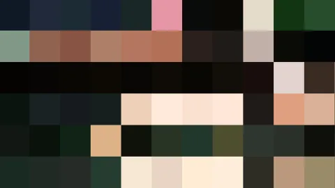 Grobes Mosaik aus quadratischen Farbblöcken in dunklem Blau, Braun, Rosa, Beige und Schwarz, in Zeilen angeordnet.