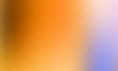 Weich verwischter Farbverlauf: links dunkles Braunorange, zur Mitte helles Orange, rechts zartes Rosa bis violettes Blau.
