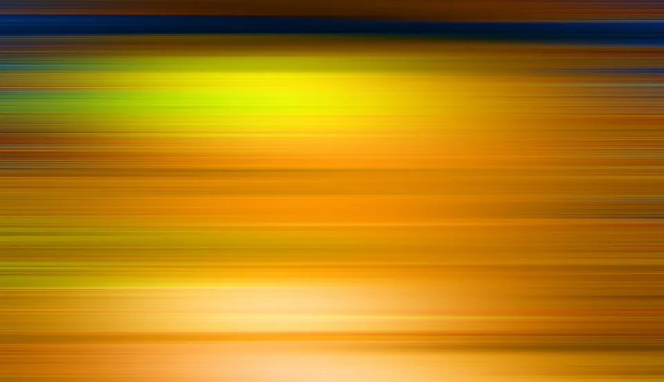 Horizontale Streifen in Orange, Gelb und Blau mit hellem Leuchten im unteren Bildbereich.
