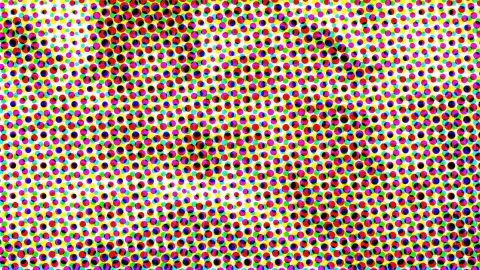 Dichtes Raster aus bunten Punkten auf weißem Grund, die sich in Rot, Grün, Gelb, Magenta, Cyan und Schwarz überlagern.