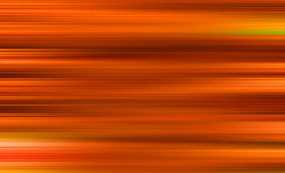 Abstraktes Muster aus horizontalen, verwischten Streifen in Orange, Rot und Braun, am oberen rechten Rand mit einem grünlichen Schimmer.