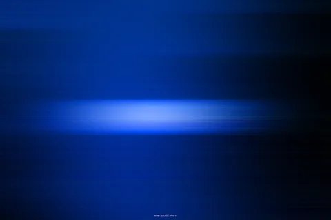 Waagerechter, hellblauer Lichtstreifen in der Bildmitte auf einem dunkelblauen Verlauf mit feinen horizontalen Linien.