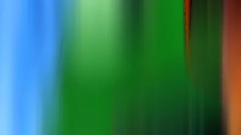 Abstrakte vertikale Farbverläufe in Blau, Grün und Orange, durch Bewegungsunschärfe verwischt.
