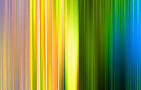 Abstrakte vertikale Streifen in Gelb, Orange, Grün und Blau, die von links nach rechts ineinander übergehen und unscharf wirken.