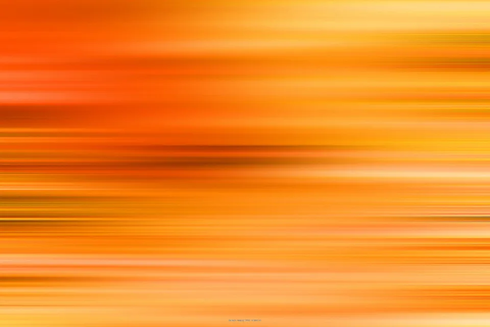 Abstrakte Komposition aus horizontalen, verwischten Streifen in Orange, Rotorange und Gelb, nach links intensiver und nach rechts heller.