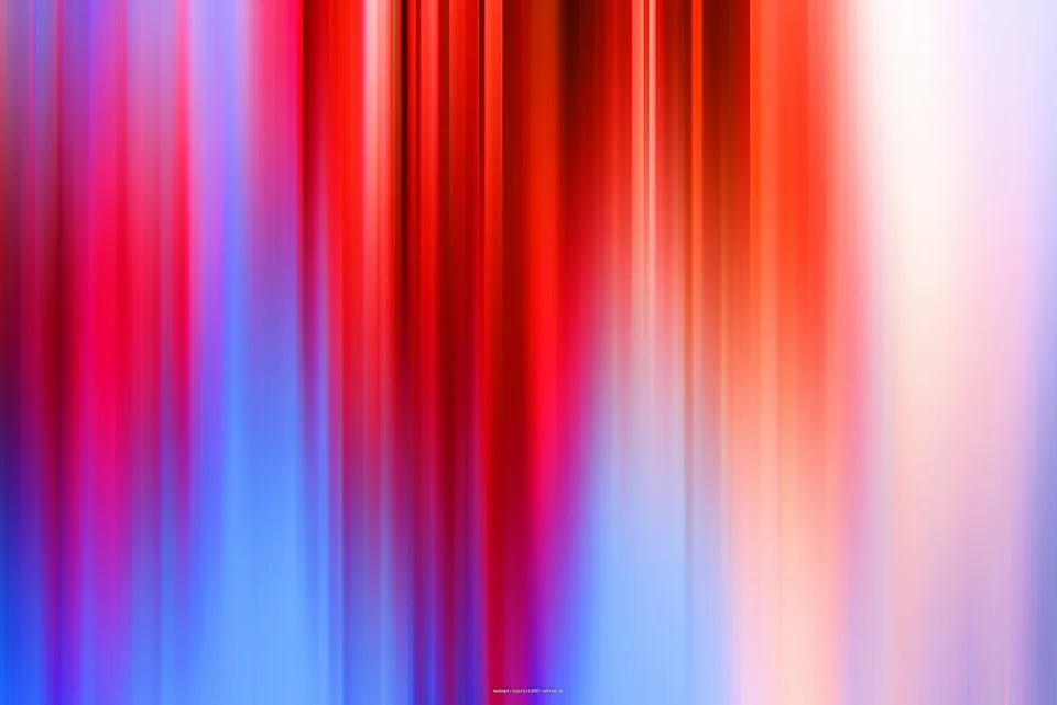 Abstrakte vertikale Streifen in Rot, Magenta, Blau und Orange, weich verwischt, nach rechts heller werdend.