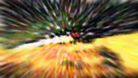 Abstrakte Komposition mit radialer Bewegungsunschärfe: Streifen in Grün, Schwarz und Violett laufen von oben in die Bildmitte, unten dominieren Gelb und Orange, dazwischen helle Lichtpunkte.