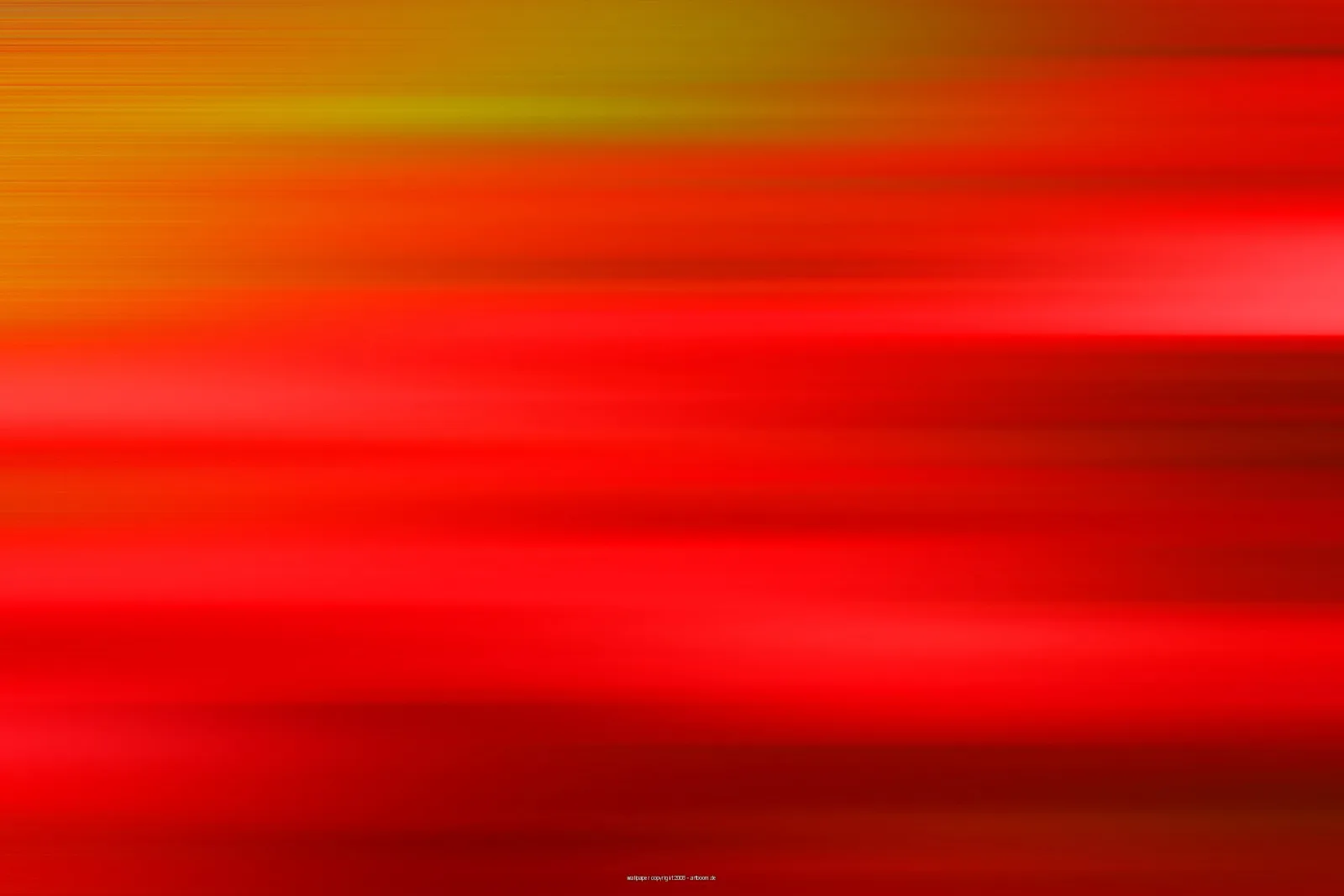 Abstrakte Komposition aus horizontal verwischten Streifen in Rot und Orange, oben links mit gelblichem Schimmer.