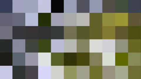 Quadratisches Raster aus Farbblöcken in Oliv, Grau, Schwarz und Blaugrau, mit hellen Akzenten in der Mitte und oben rechts.
