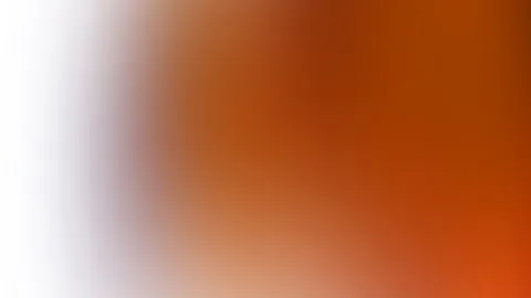 Unscharfer Farbverlauf von Weiß über Lavendelgrau in warmes Orange und Braun, rechts unten leuchtend rötlich orange.