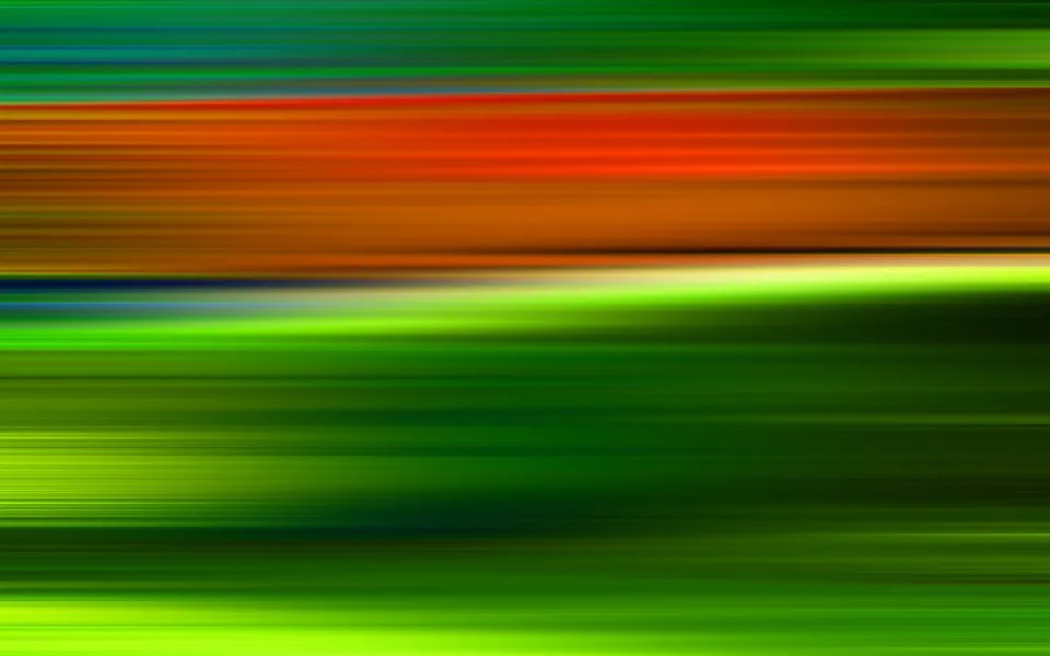 Abstrakte horizontale Streifen in Grün, Gelbgrün und Orange mit weichen Bewegungsunschärfen über die gesamte Bildfläche.