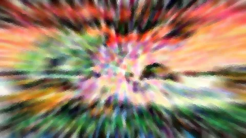 Abstrakte Komposition mit radial ausstrahlenden, bunten Farbstreifen in Rot, Orange, Grün und Rosa, im Zentrum verdichtet, am rechten Rand ein dunkler Horizont mit einer Baumgruppe.