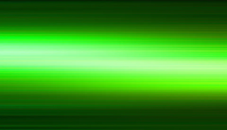 Abstraktes Bild mit horizontalen grünen Lichtstreifen, die in der Mitte am hellsten leuchten und zu den Rändern dunkler werden.