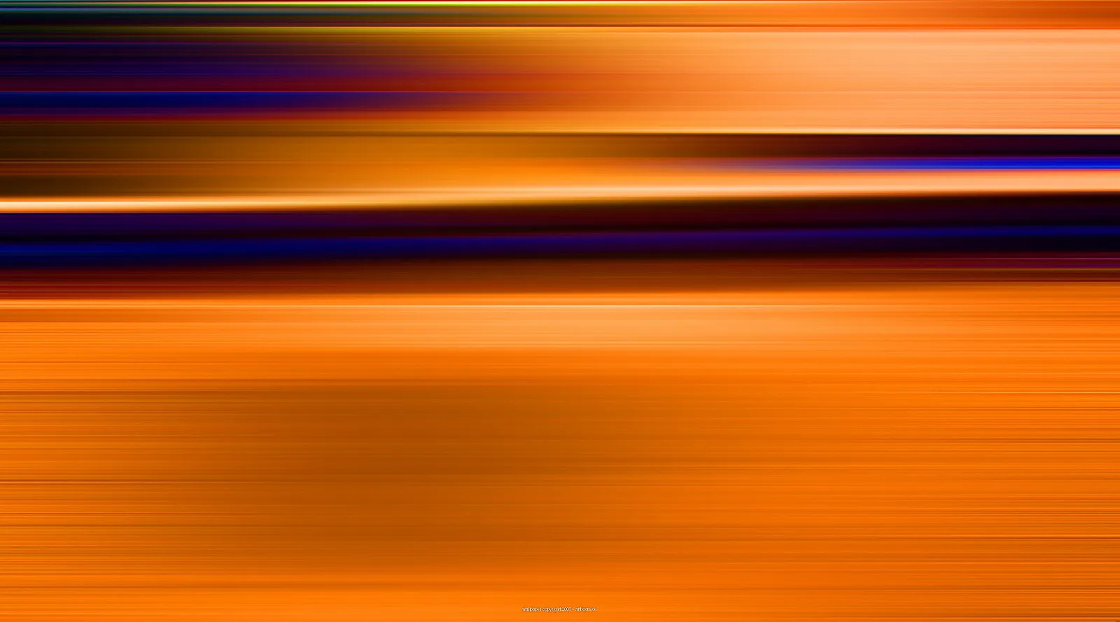 Abstrakte Komposition aus horizontalen Schlieren in Orange, Gelb, Dunkelrot und Blau, nach oben hin dunkler, unten eine warme orangefarbene Fläche.