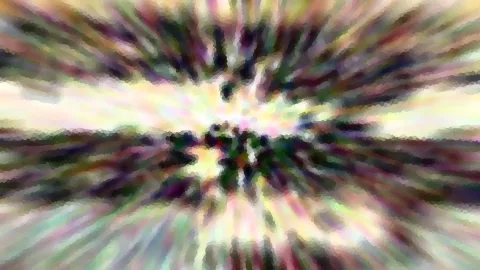 Abstrakte Komposition mit radialem Zoomeffekt und Mosaikstruktur, im Zentrum eine dunkle Baumgruppe vor hellem Licht, nach außen in Schlieren aus Grün, Rosa und Violett aufgelöst.