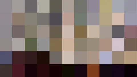 Rasterbild aus grau-braunen, olivgrünen und rötlichen Farbfeldern, zum unteren Rand hin immer dunkler.