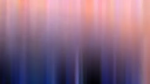 Abstrakte, senkrecht verwischte Farbstreifen: oben Rosa und Orange, nach unten in Violett und Dunkelblau übergehend, zur Mitte unten ein heller Streifen.