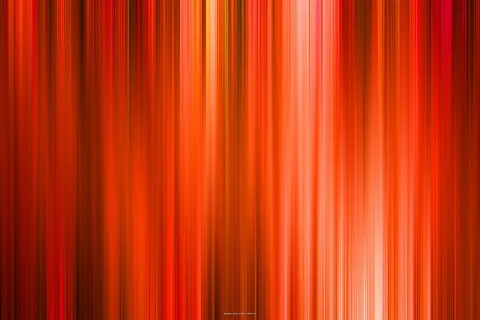 Vertikal verwischte Linien in Rot, Orange und Gelb, die von dunklen Rändern zu einer hellen Mitte hin leuchten.