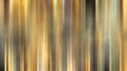 Abstrakte Komposition aus senkrechten, verwischten Streifen in Gold-, Ocker-, Braun- und Grautönen.