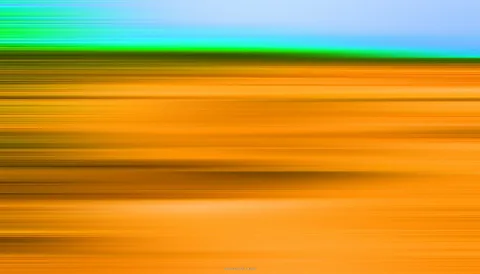 Horizontal verwischte Farbstreifen: oben Blau und Grün, darunter warmes Orange mit dunkleren Schlieren.