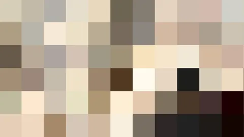 Pixelmosaik aus einem Raster kleiner Quadrate in Beige, Braun, Creme und dunklen Tönen, von hellen Flächen oben zu fast schwarzen Feldern unten rechts.