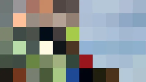 Ein Raster aus großen, einfarbigen Pixelquadraten in Grün, Braun, Grau, Rot und Blau, nach rechts hin in helles Blau übergehend.