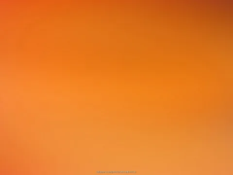 Weicher Farbverlauf von kräftigem Orange oben zu hellerem Orange unten, nach rechts oben leicht dunkler werdend, am unteren Rand ein kleiner Copyright-Schriftzug.