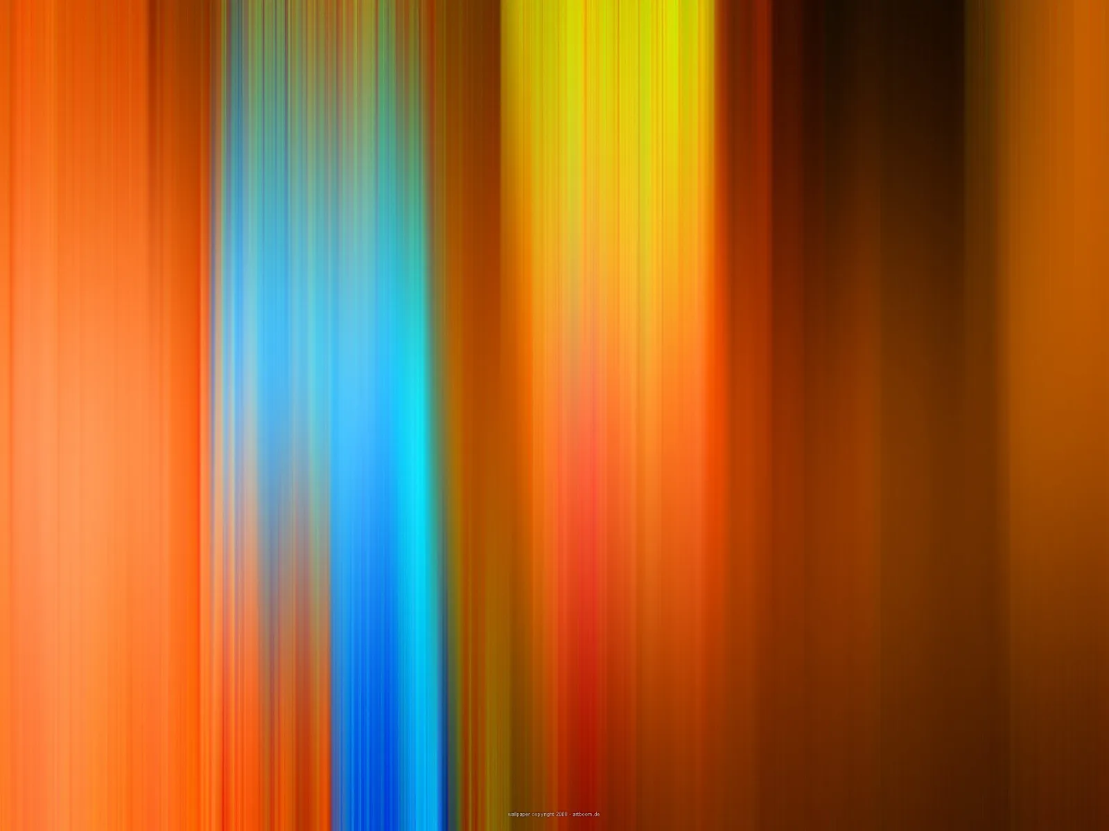 Abstrakte Komposition aus vertikalen, verwischten Streifen in Orange, Blau, Gelb und Braun, die von links nach rechts ineinander übergehen.