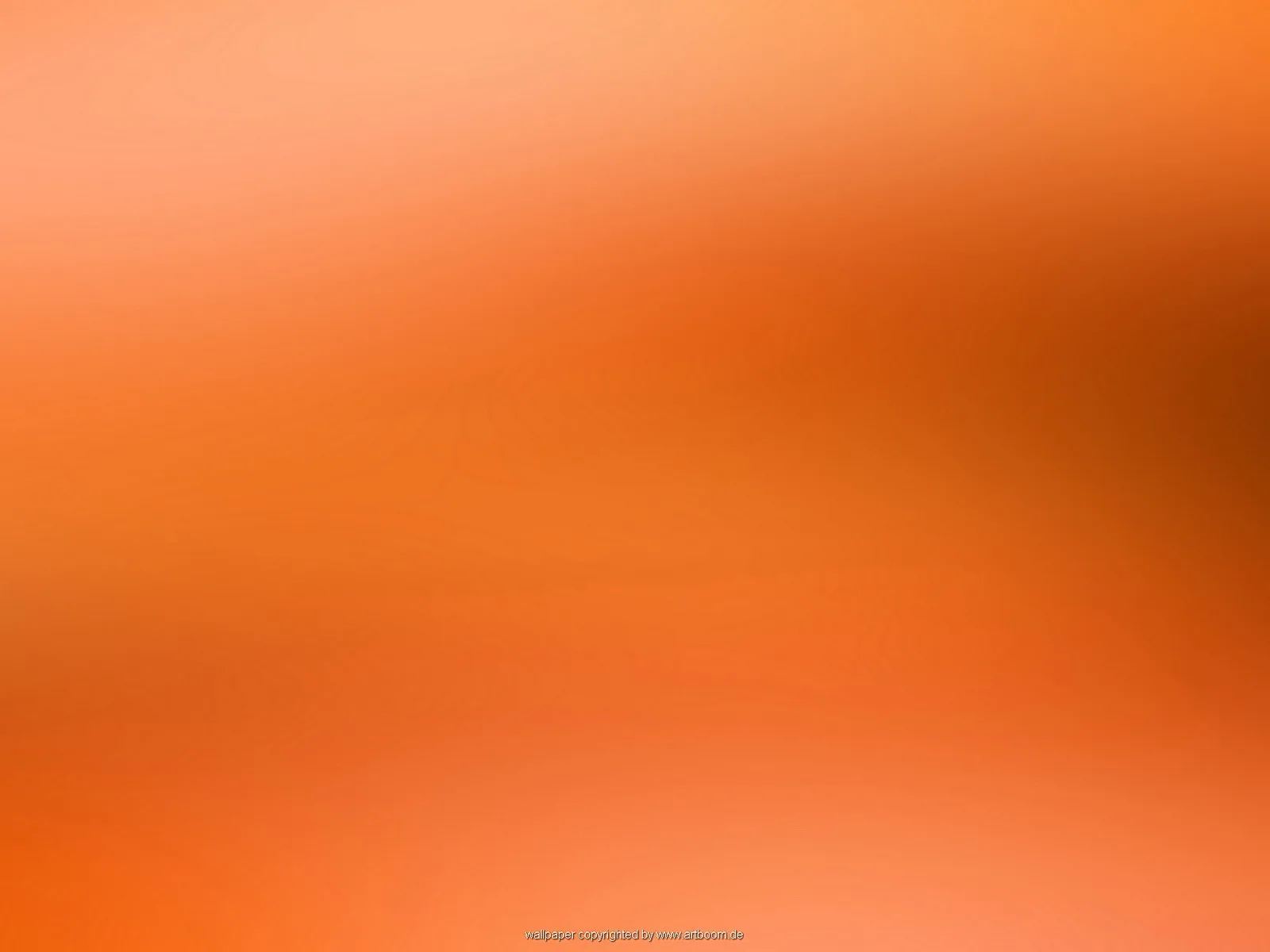 Unscharfer Verlauf in Orange und Braun, links hell, rechts oben und unten dunkler, ohne erkennbare Motive.