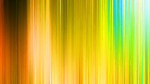 Vertikale, unscharfe Lichtstreifen wechseln von Orange links über Gelb in der Mitte zu Grün, Blau und Weiß rechts.
