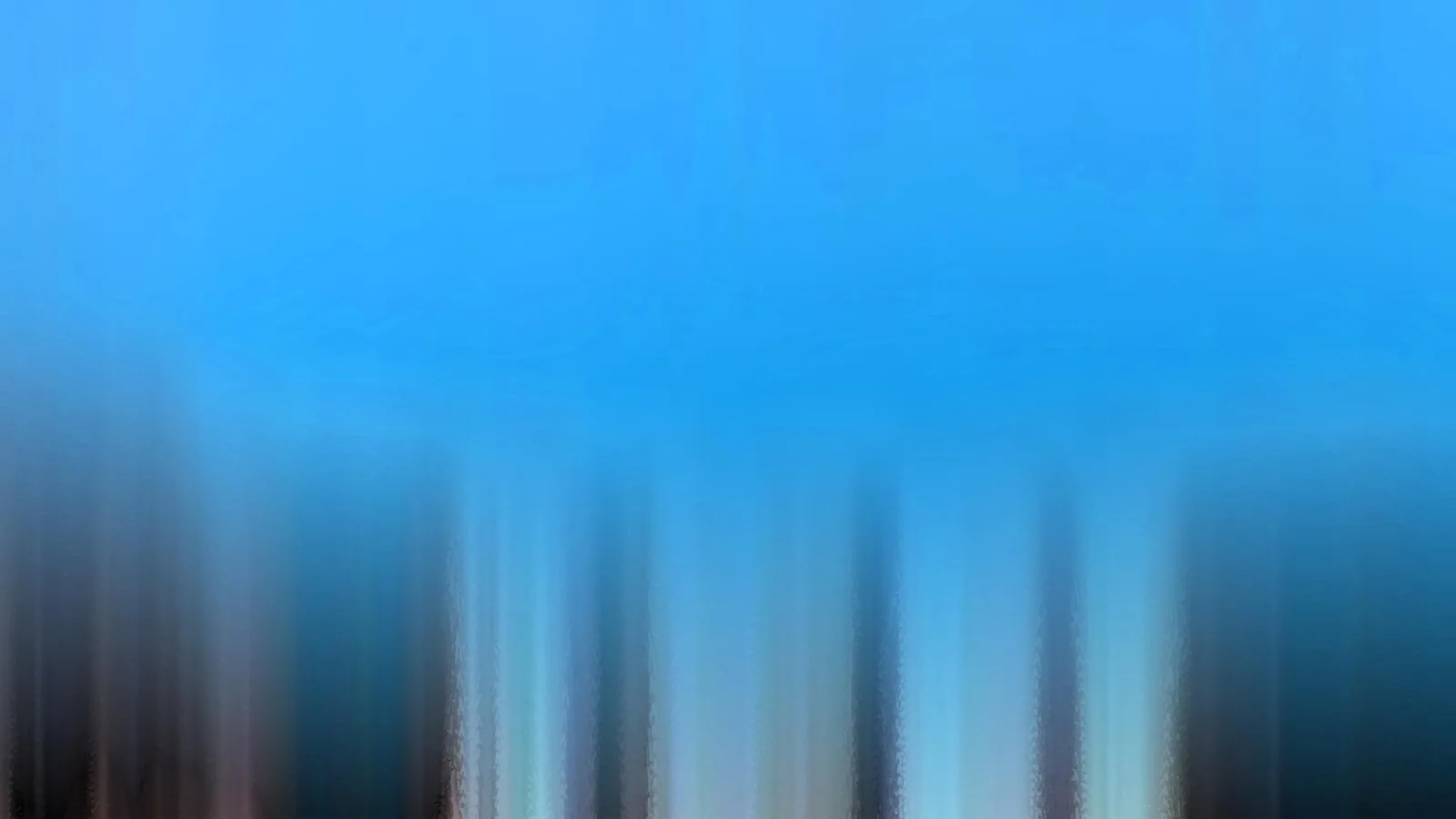 Abstrakte, vertikal verwischte Fläche: oben ein kräftiges Blau, unten dunkle und helle Streifen in Grau, Blau und Braun.