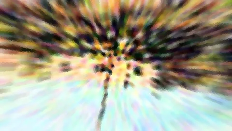 Abstrakte Komposition aus radial verlaufenden, bunten Schlieren mit pixeligem Mosaikeffekt. In der Mitte ein dunkler, dünner Stamm vor einem hellen, pastellfarbenen Hintergrund.