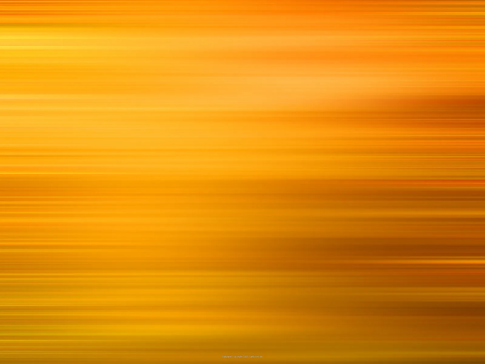 Abstrakte Fläche aus horizontalen, verwischten Streifen in Orange, Gelb und Braun, nach rechts unten dunkler werdend.