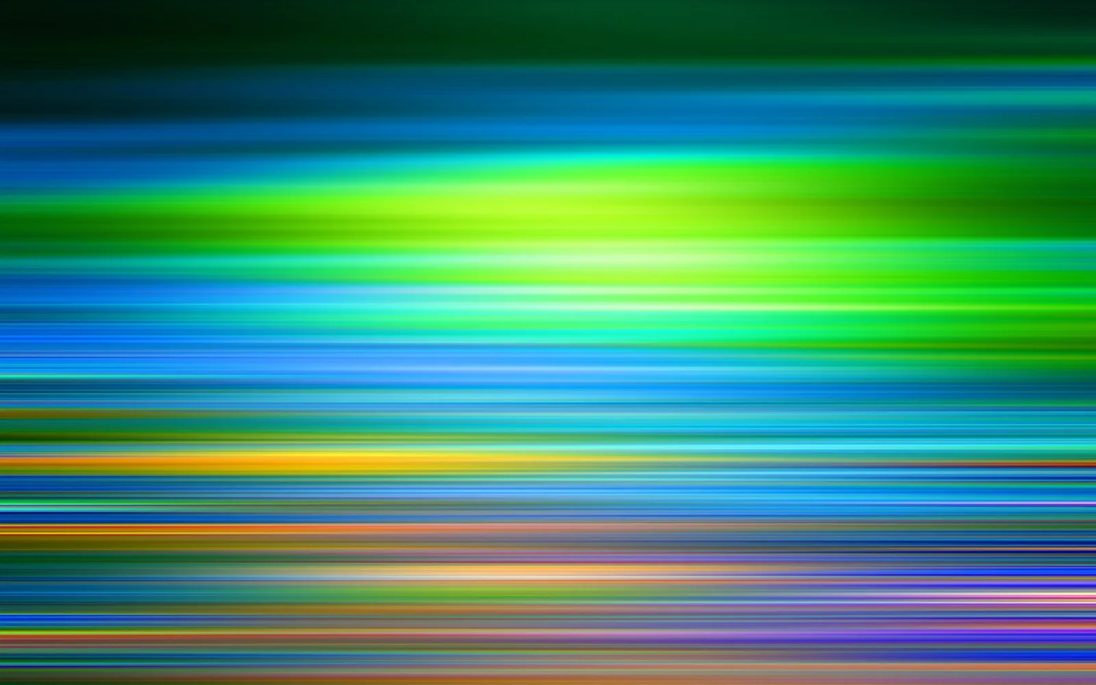 Abstrakte Komposition aus horizontal verlaufenden, unscharfen Streifen in Grün, Blau, Gelb und Violett, die von dunklem Grün oben in helle Töne übergehen.
