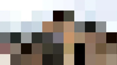 Raster aus quadratischen Farbfeldern in Weiß, Hellblau, Braun, Grau und Schwarz, oben hell, unten dunkler und erdiger.