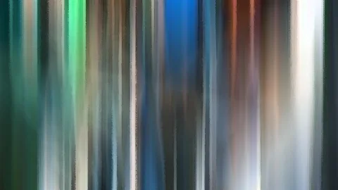 Abstrakte vertikale Streifen in Grün, Blau, Orange und Weiß, weich verwischt und nebeneinander angeordnet.