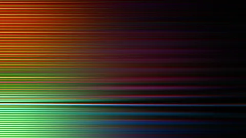 Horizontale, verwischte Linien in Rot, Orange, Grün und Blau auf schwarzem Hintergrund, links intensiver und heller, nach rechts ins Dunkle auslaufend.