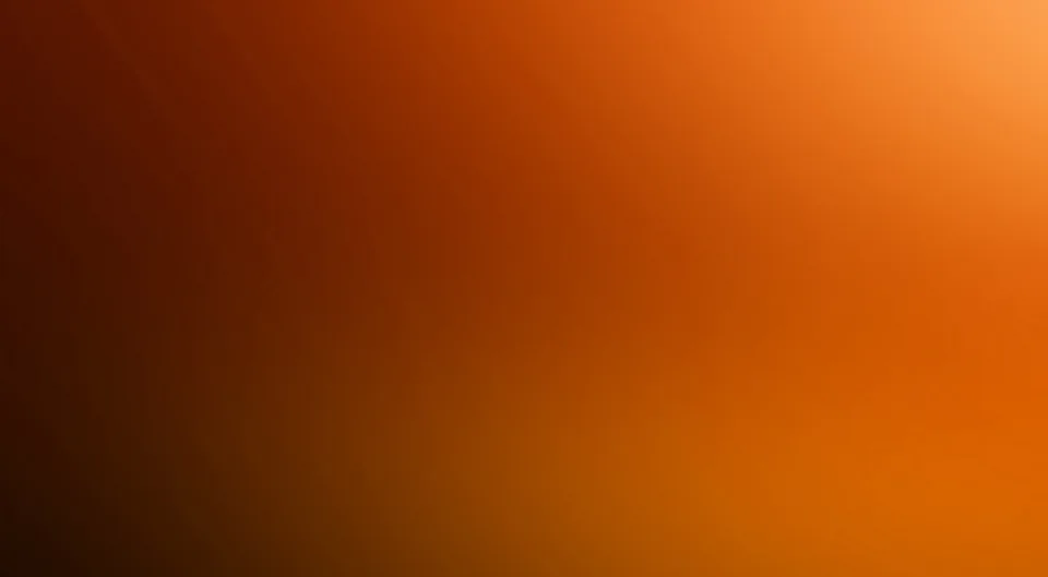Weicher Farbverlauf von dunklem Rotbraun links unten bis hellem Orange rechts oben, ohne erkennbare Motive.
